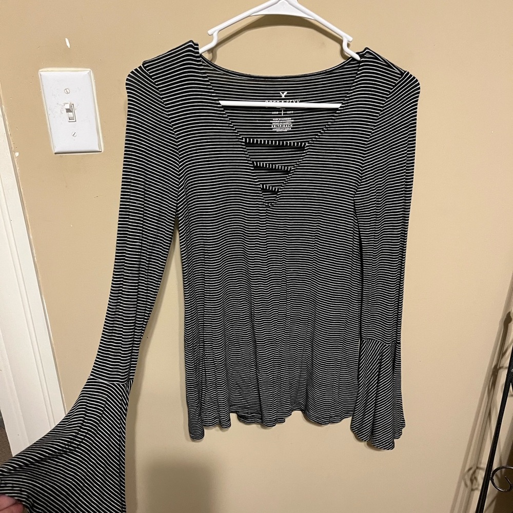 American Eagle flare sleeve tshirt